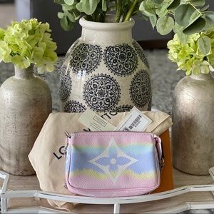 Sold- sold🔥Limited Edition Escale Mini Pochette🔥